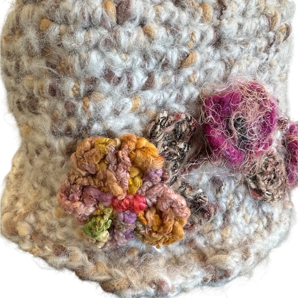 Handmade Wool Hat - Picture 4 of 6